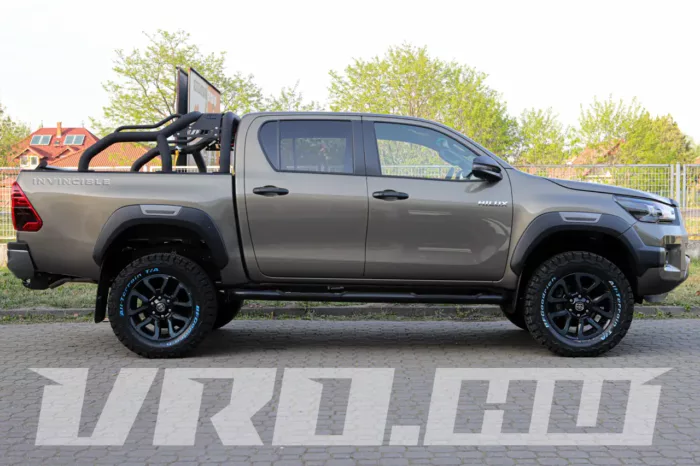 VRO374 Toyota Hilux Revo - Image 3