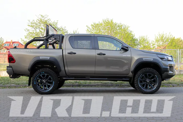 VRO374 Toyota Hilux Revo - Image 8